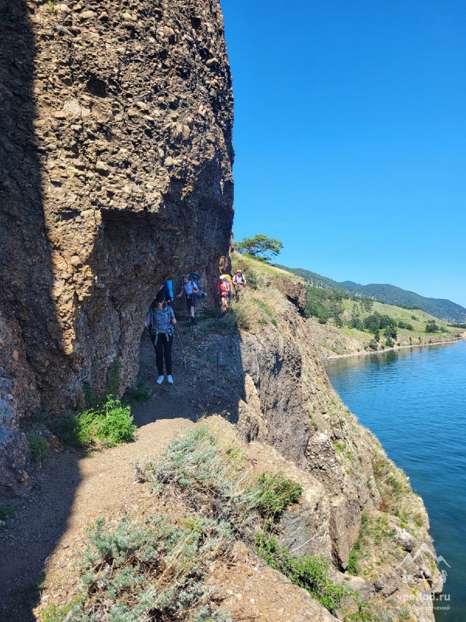 Через Большие Коты проходит участок Большой Байкальской тропы