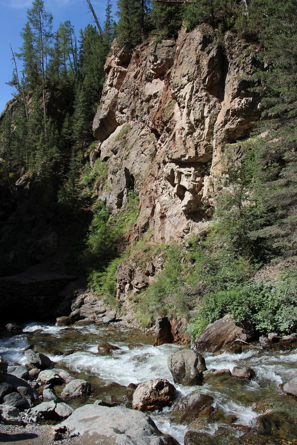 Туристов привлекает не сама река, а живописный каньон