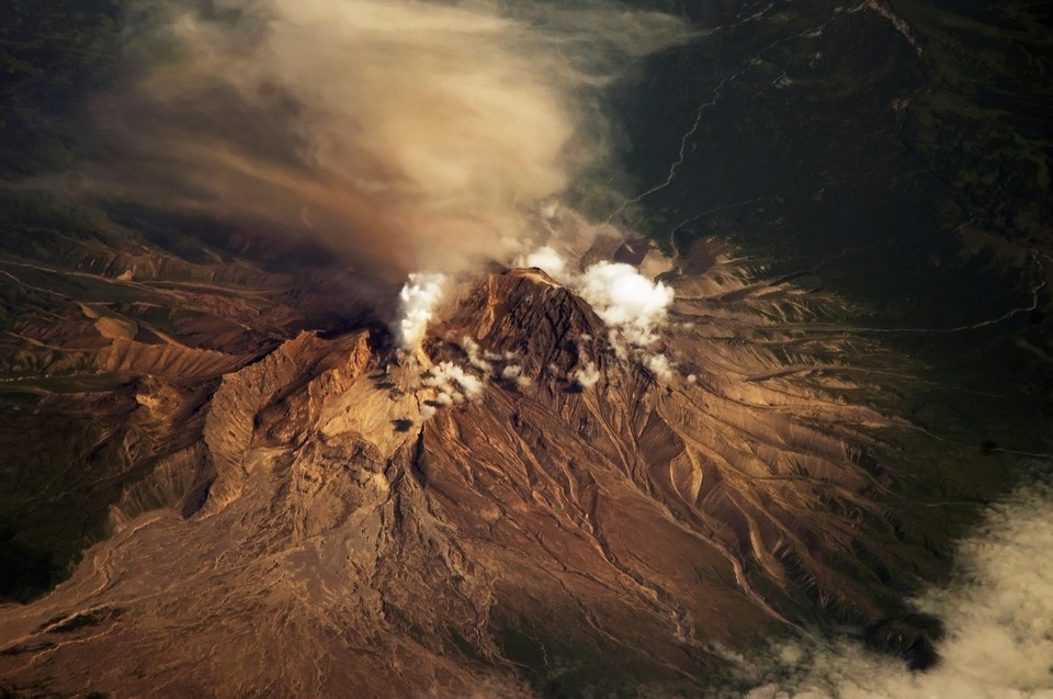 Вид на вулкан из космоса (10 июля 2007 г.). Снимок NASA