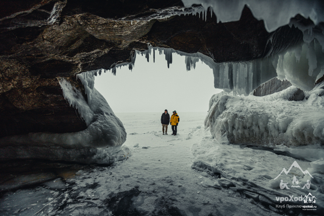 Зимой в гроты можно зайти по льду