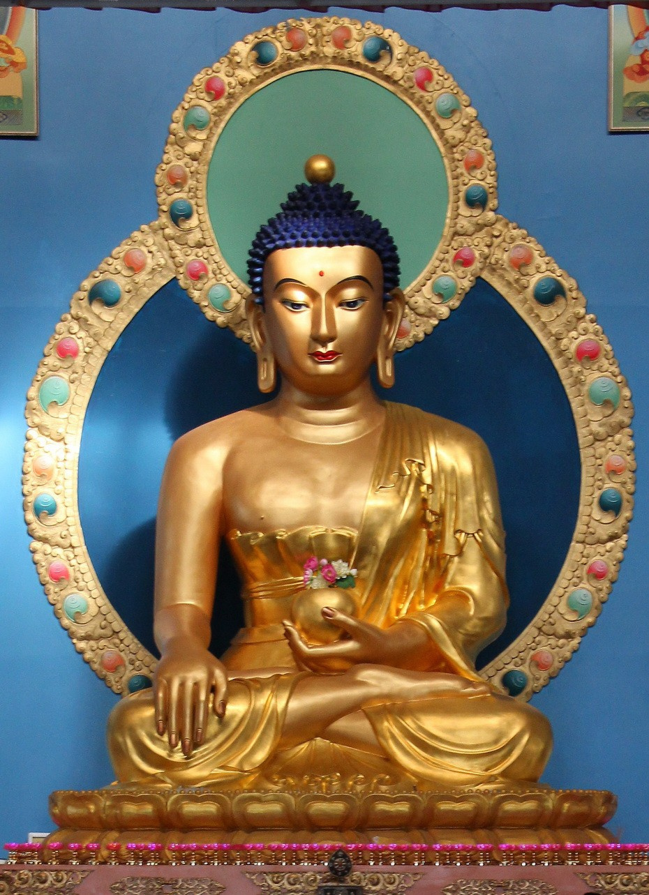 После прихода в Бурятию буддизма пещера стала буддийским храмом