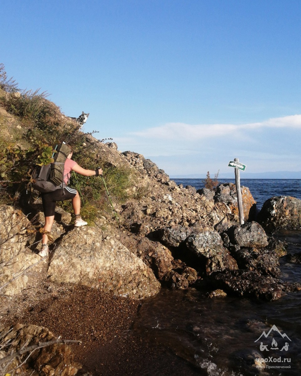 Поскольку гора сложена выветрелыми конгломератами, при подъеме следует соблюдать осторожность