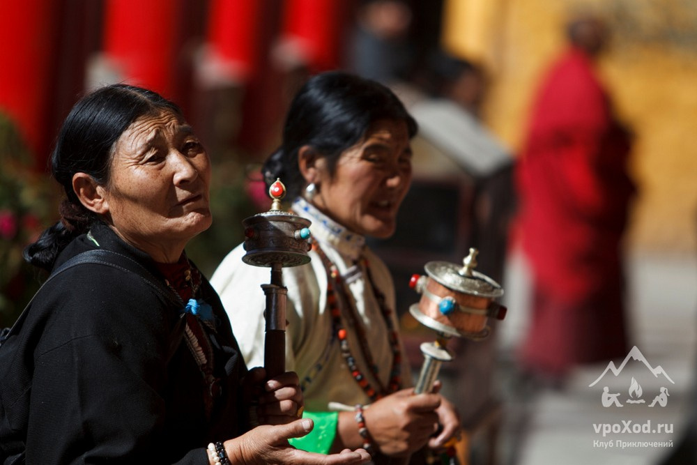 В монастыре всегда можно увидеть паломников