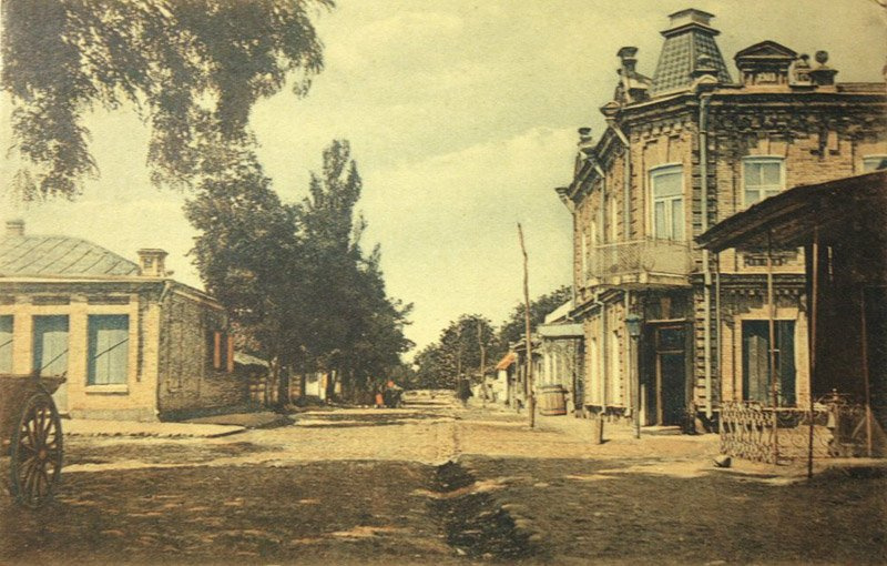 Улица Почтовая (современная улица имени Ш. Ногмова), справа виден дом купца Зипалова, начало XX века