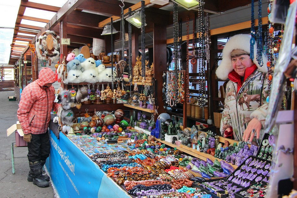 Сувенирный рынок в Листвянке