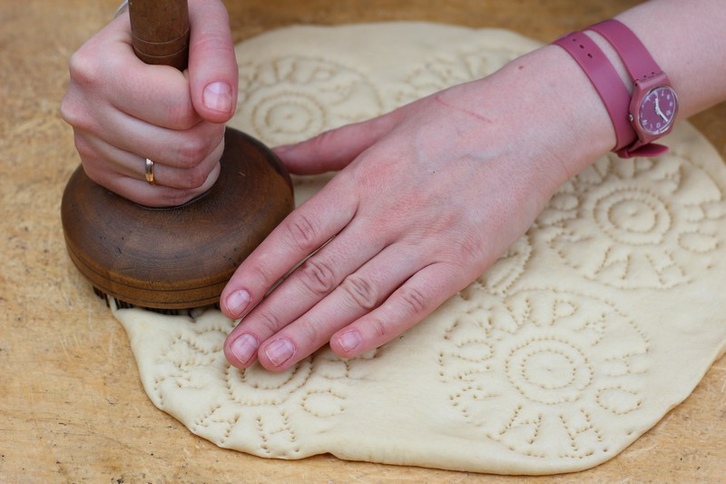 Изготовление традиционной лепешки