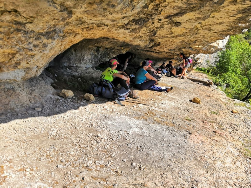 В старину гроты служили убежищем не только для людей, но и для домашних животных