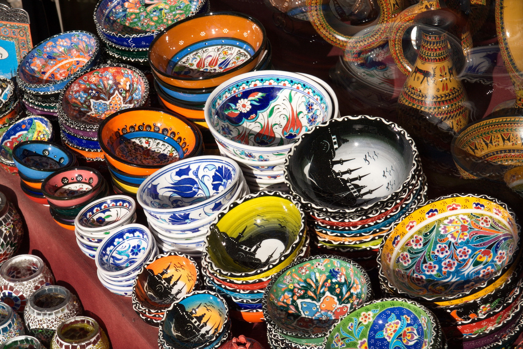Турецкая керамика отличается яркими, сочными красками