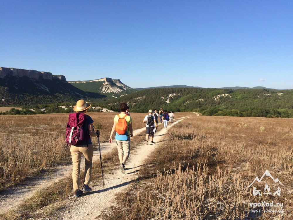 По долине проложено множество туристских маршрутов