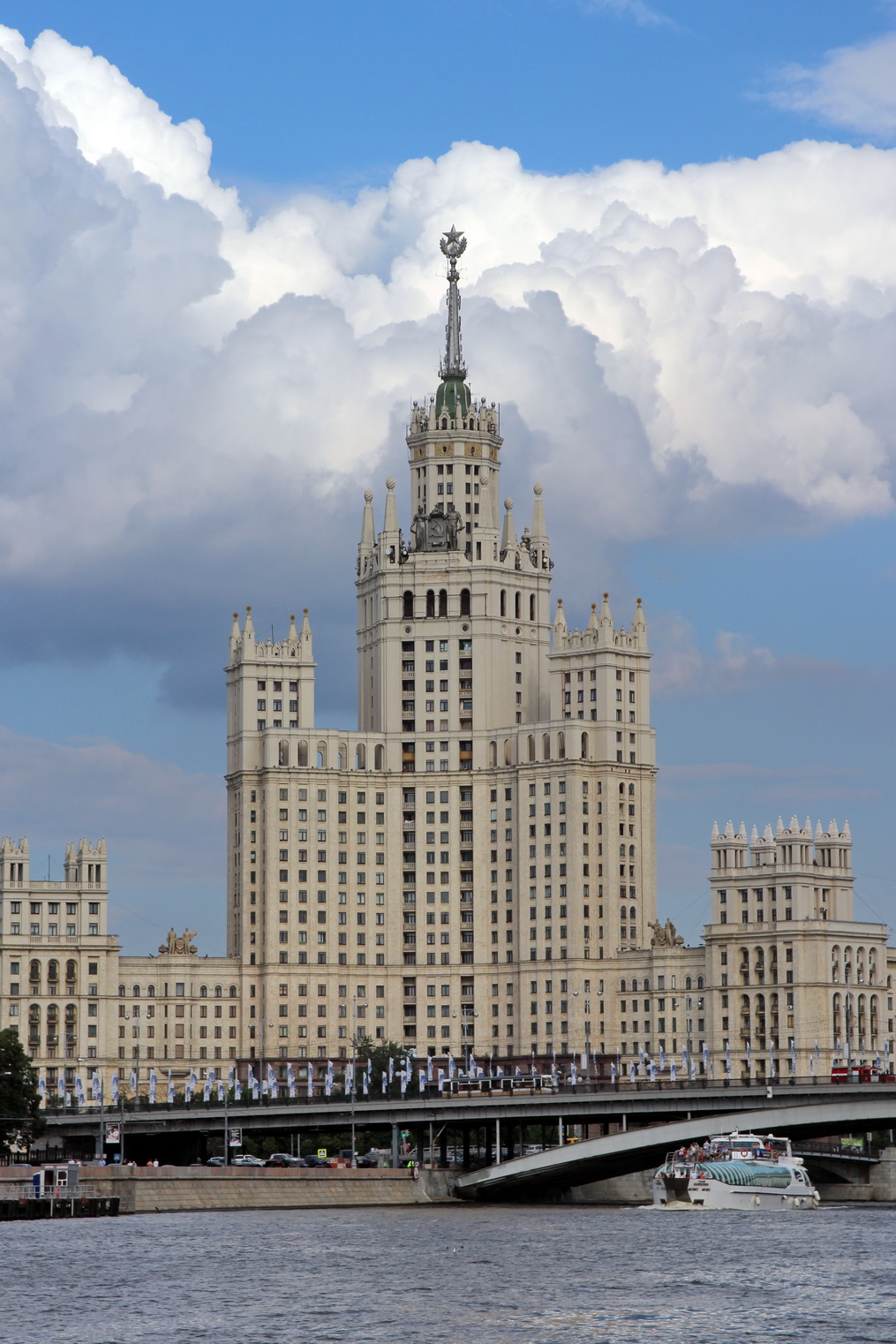Одна из семи знаменитых сталинских высоток