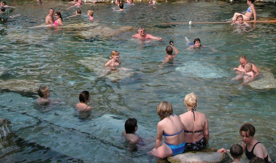 В термальных источниках купаться можно круглый год