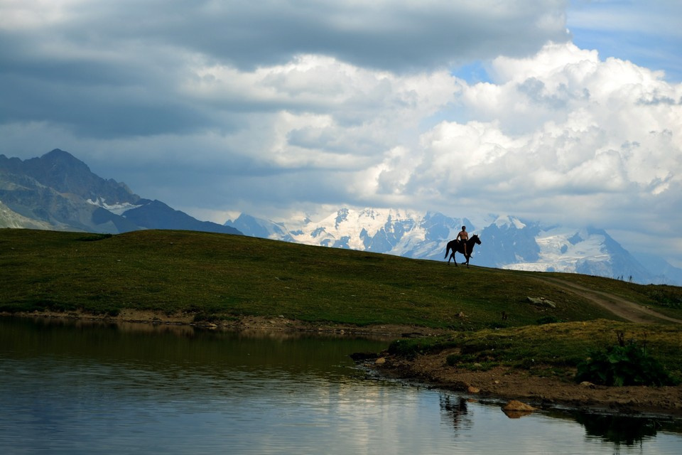 До Кучерлинского озера можно добраться на лошади от села Кучерла