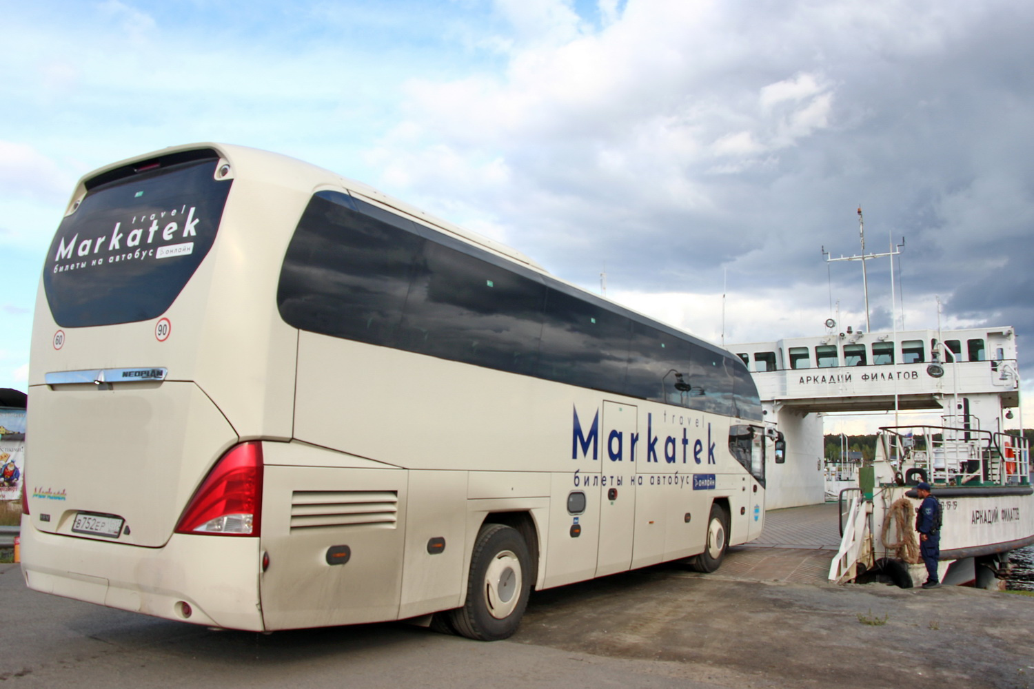 Из Иркутска до Ольхона можно добраться на автобусе и пароме