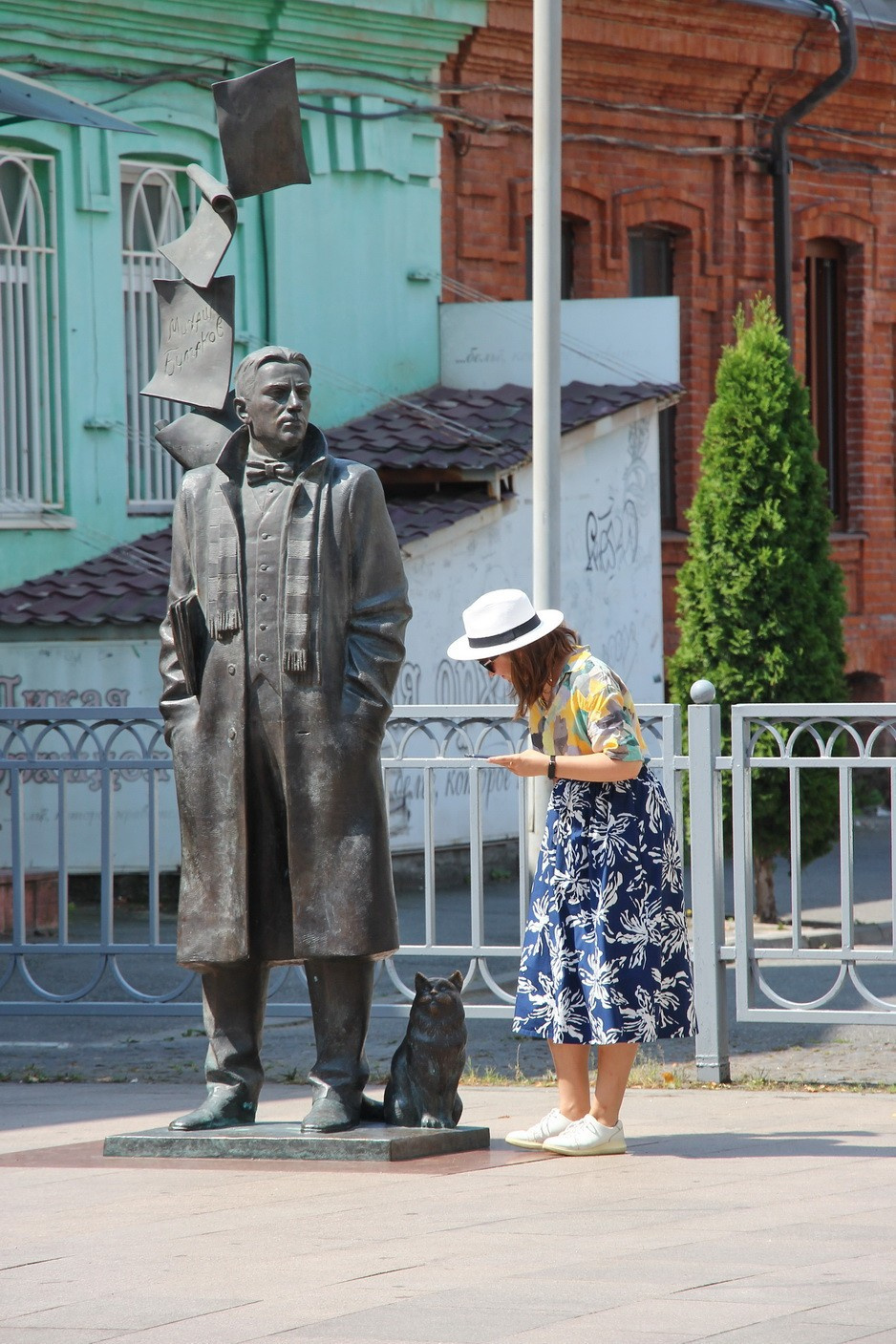 Памятник Набокову