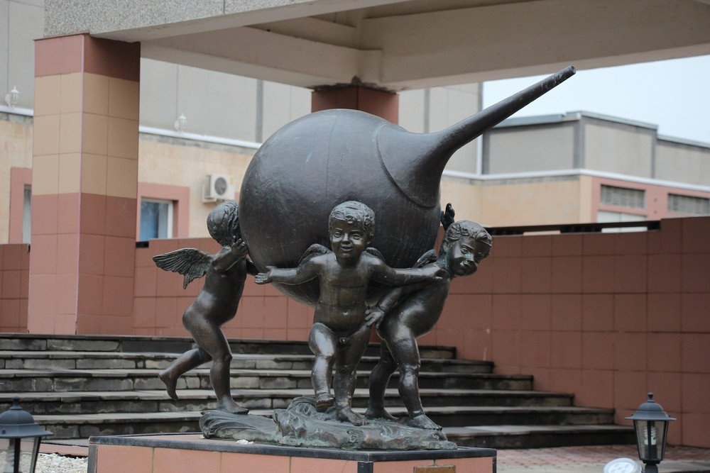 Памятник клизме