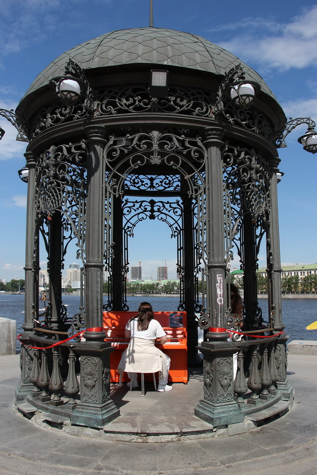 Город поражает разнообразием архитектурных стилей