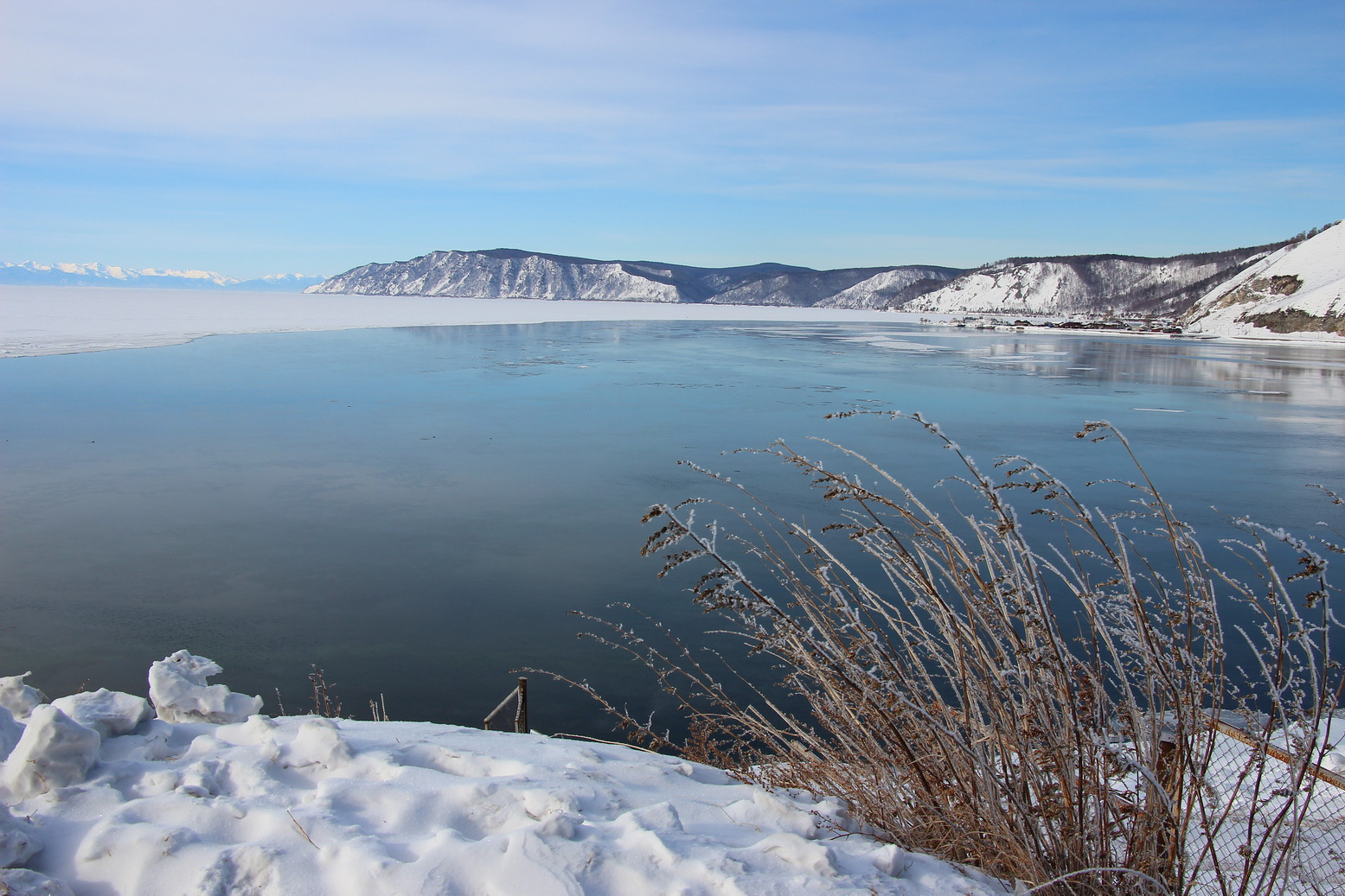 Исток Ангары возле Листвянки