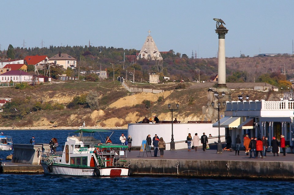 Свято-Никольский храм-памятник имеет форму пирамиды