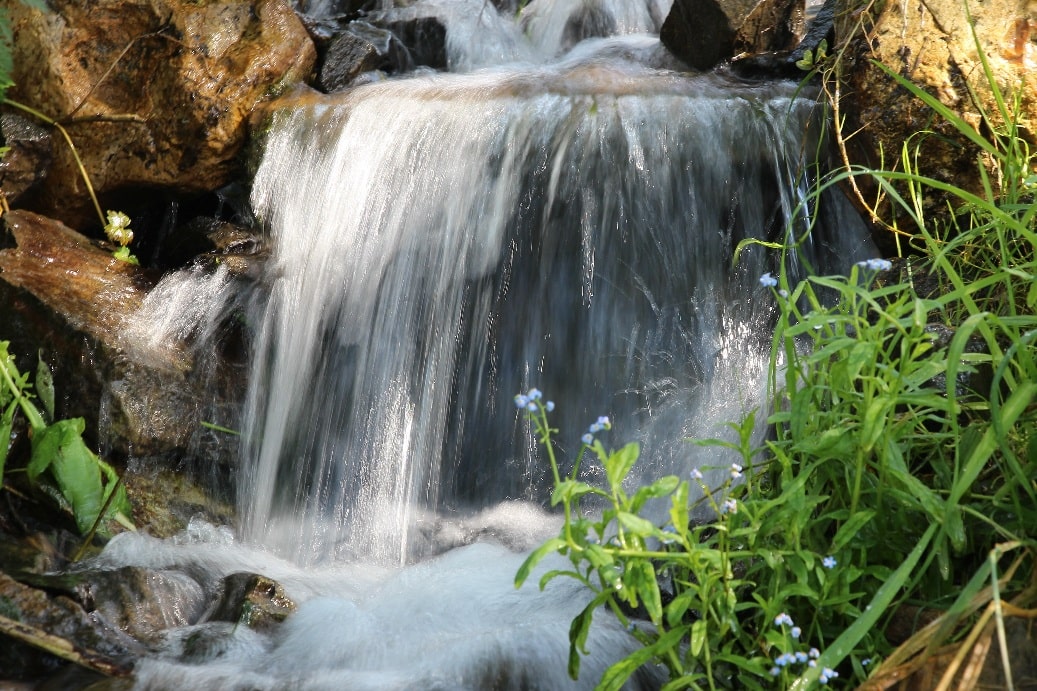 Дигорская минеральная вода представляет собой природную газировку