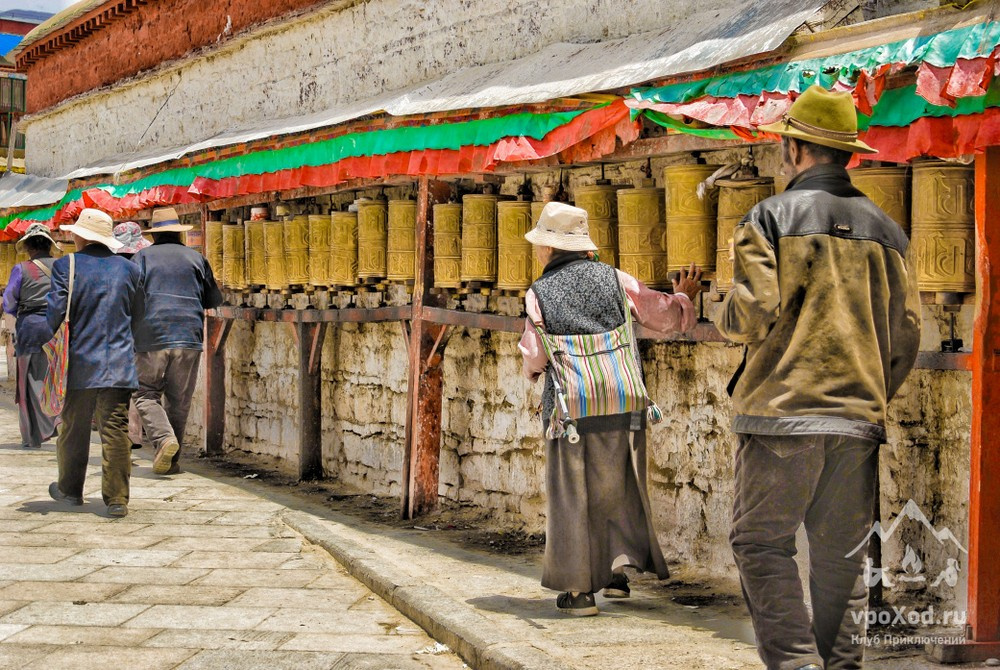 Город Лхаса привлекателен и для паломников, и для туристов