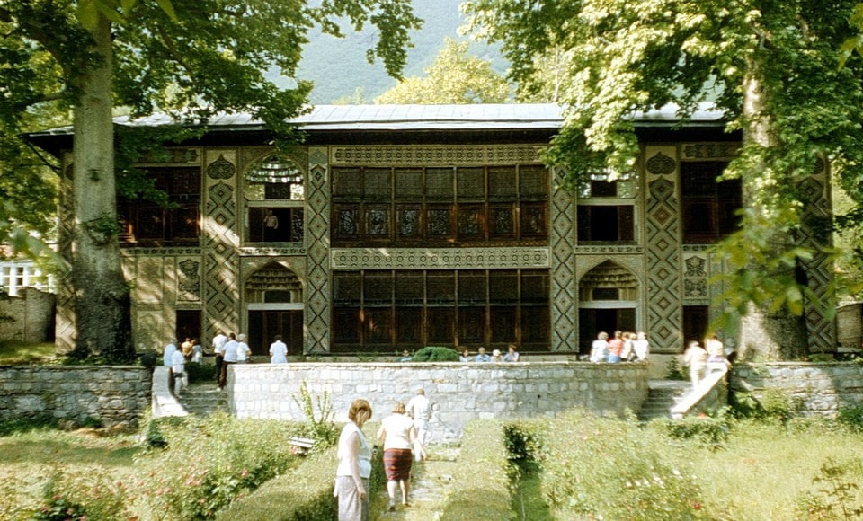 Так дворец шекинских ханов выглядел в 1987 году