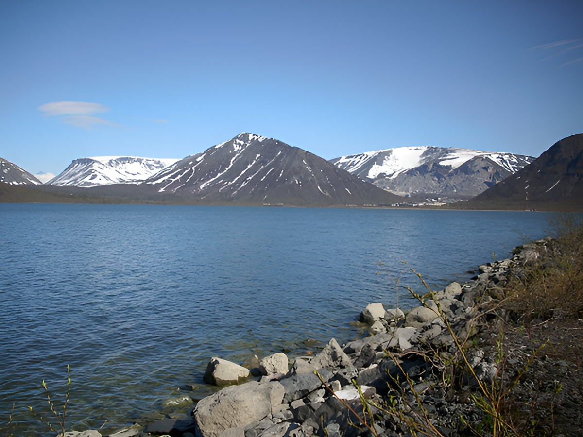 Озеро Большой Вудъявр