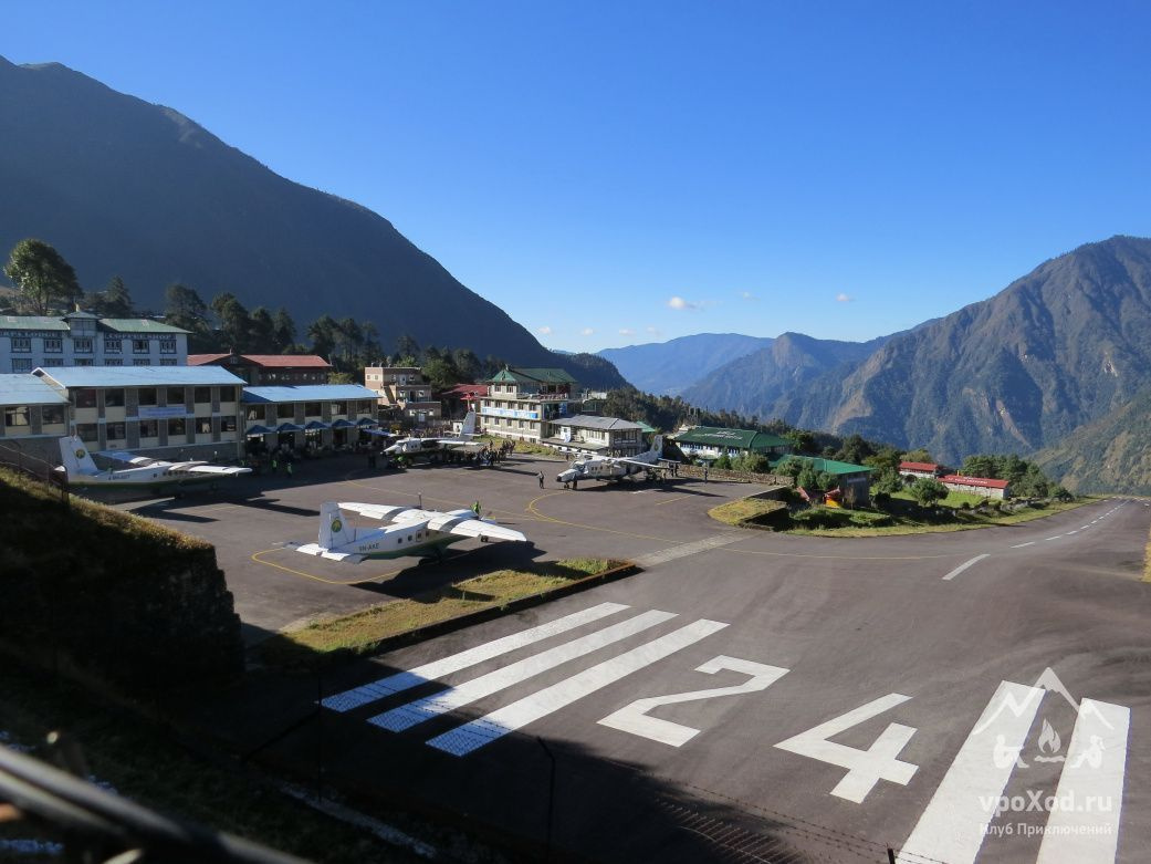 Аэропорт Луклы известен своей короткой взлетно-посадочной полосой