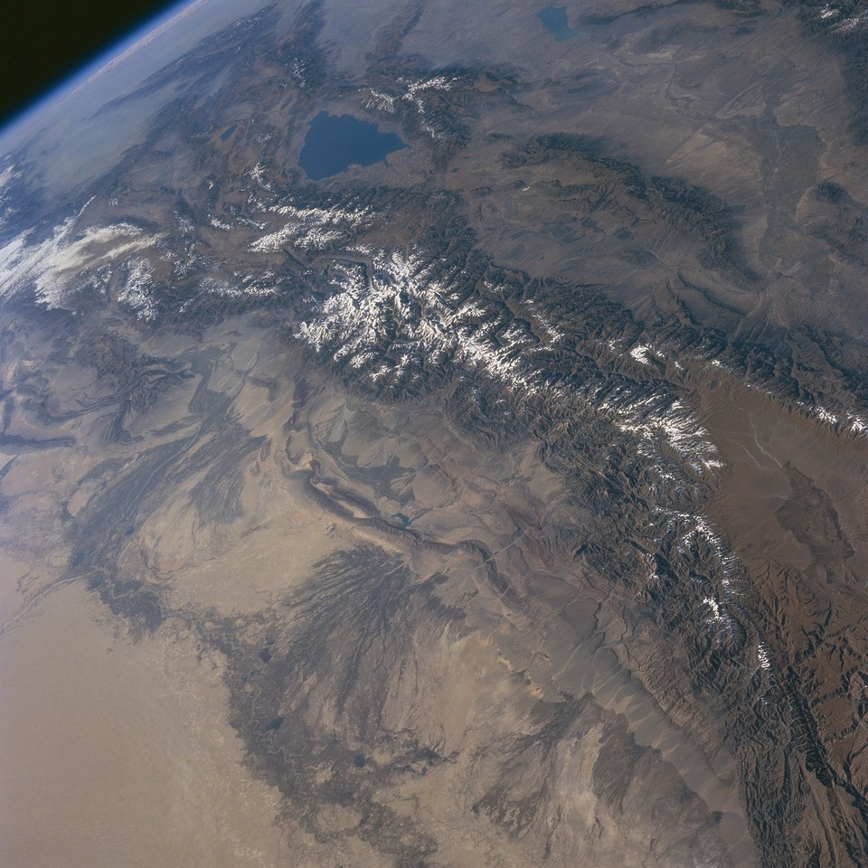 Так горная система Тянь-Шаня выглядит из космоса