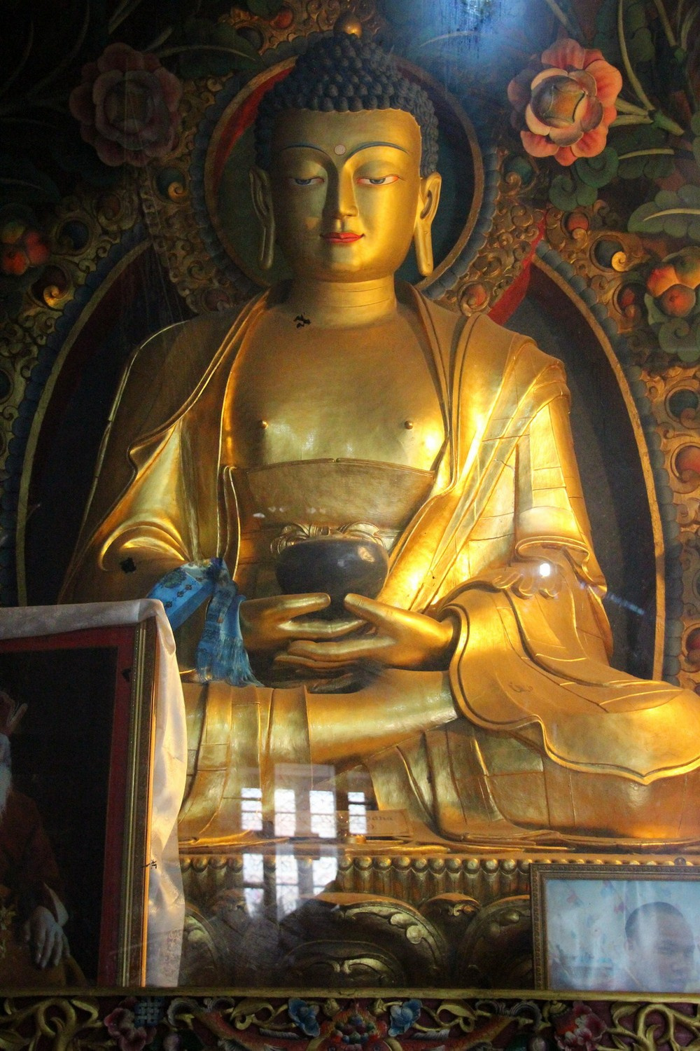 В Лхасе повсюду можно увидеть изображения Будды