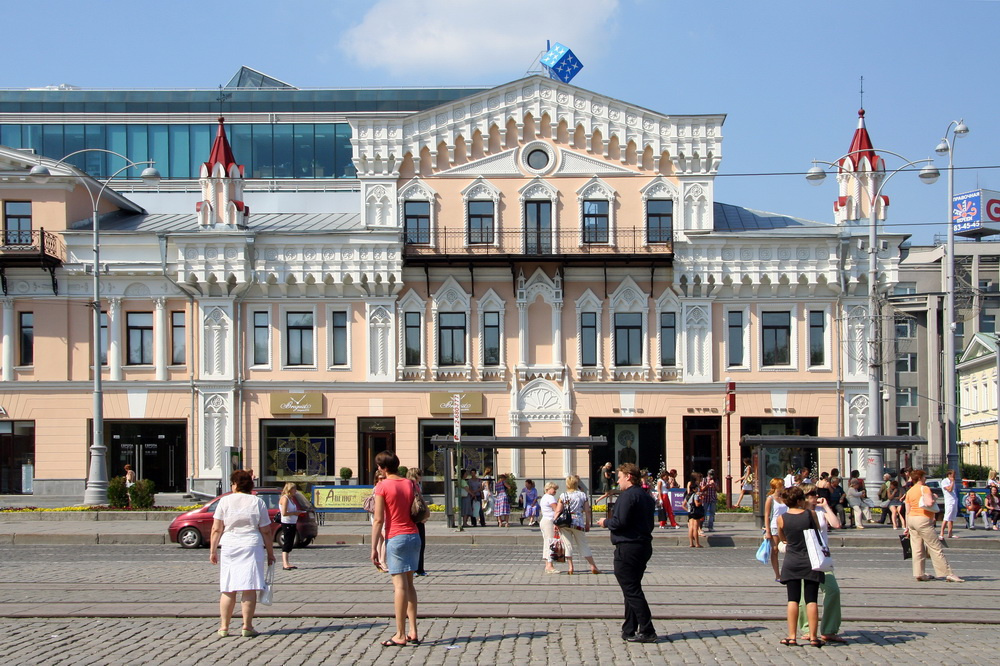 Зимой Площадь 1905 года превращается в огромный каток