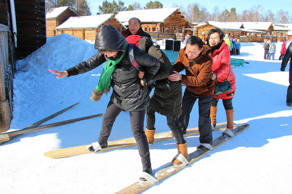В Тальцах можно покататься на «многоместных» лыжах