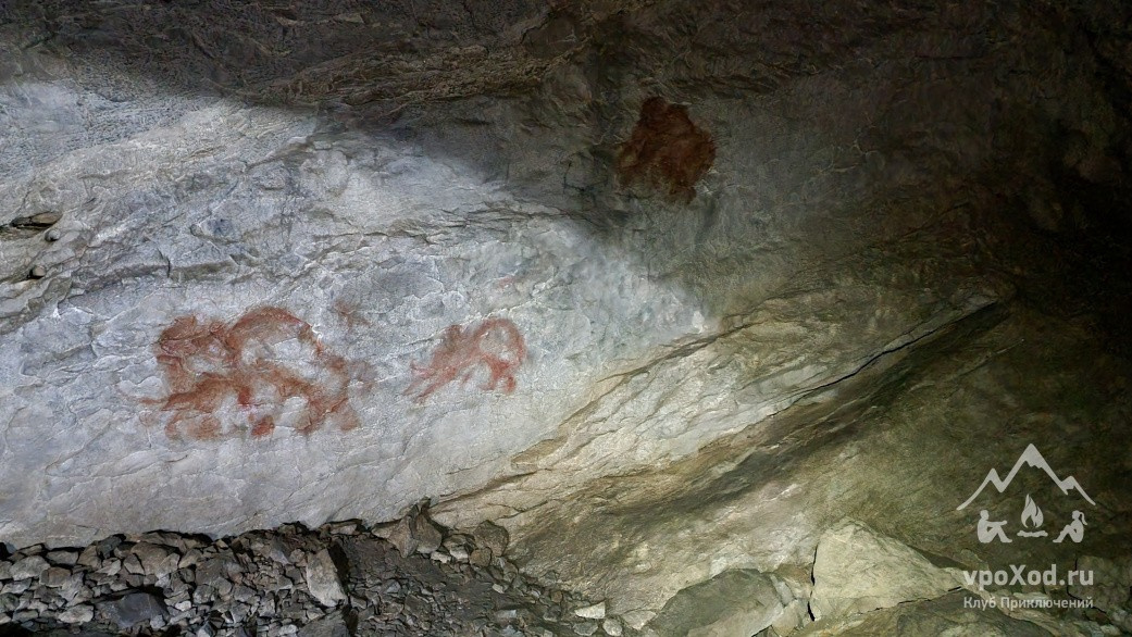 Капова пещера славится петроглифами