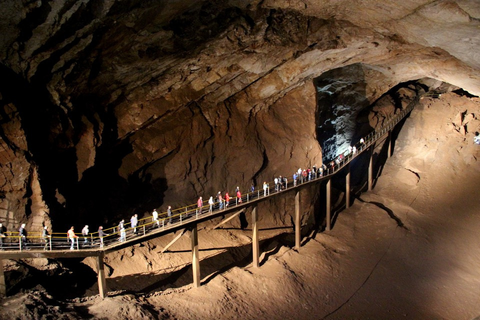 В недрах Иверской горы находится Новоафонская пещера