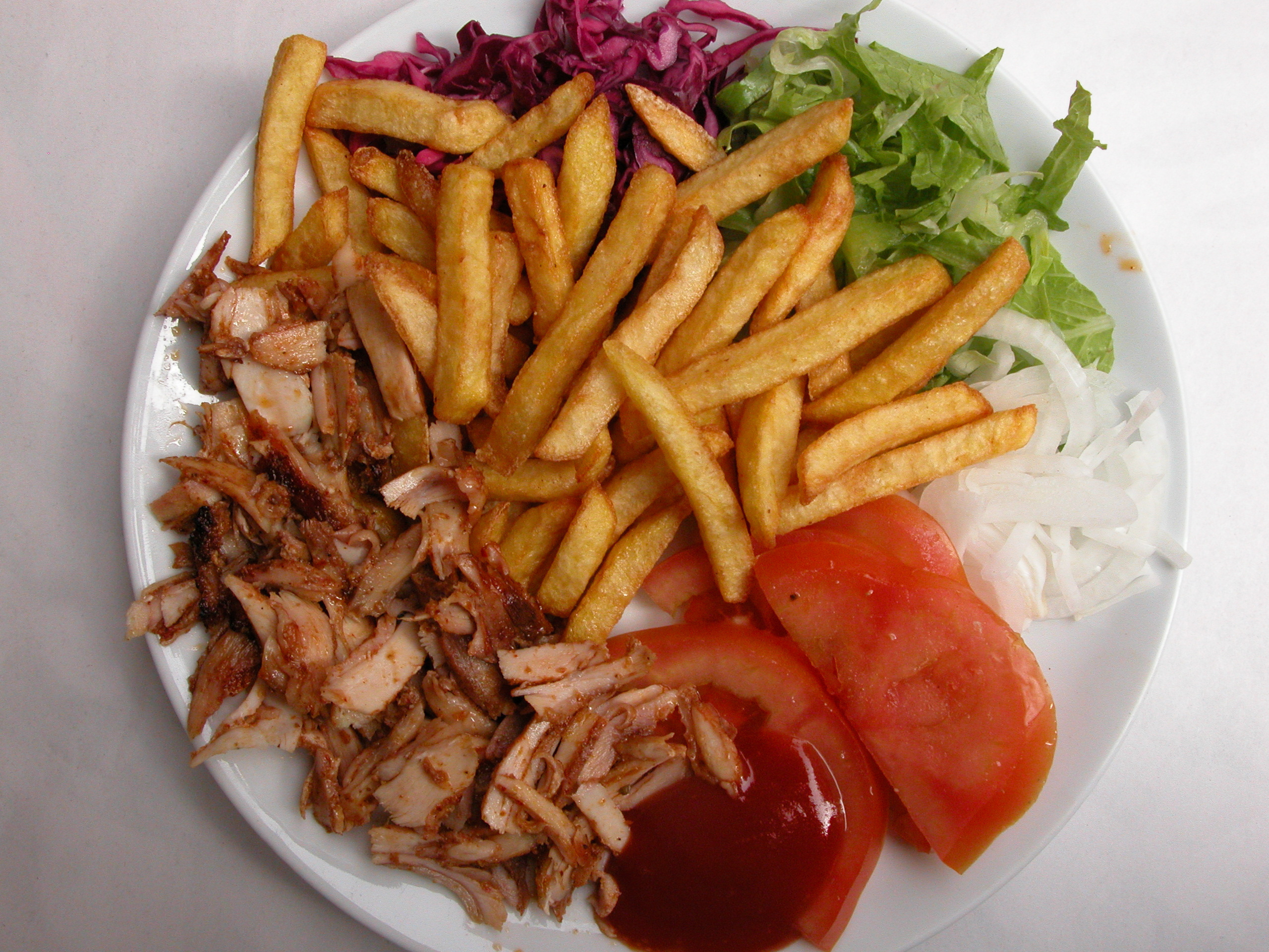 Кроме морепродуктов, Мармарис предлагает отведать и другие классические турецкие блюда