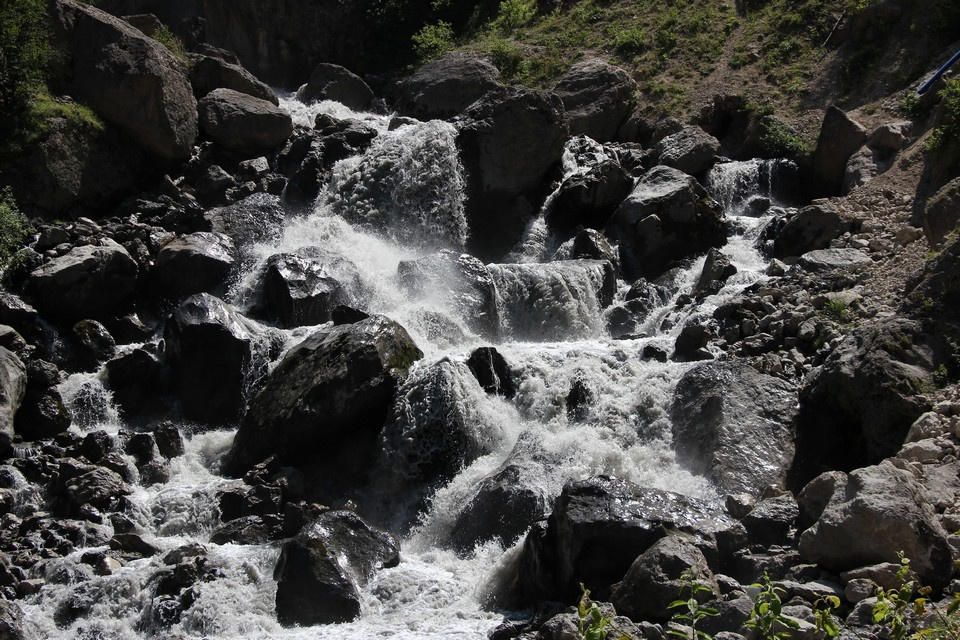 Летом водопады наиболее полноводны