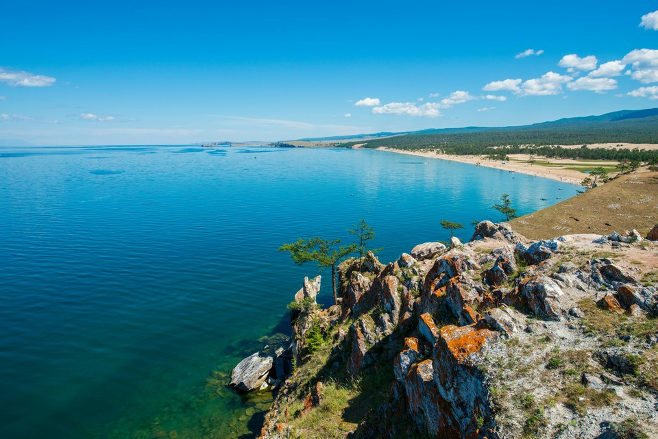 Хужир находится на берегу Малого Моря