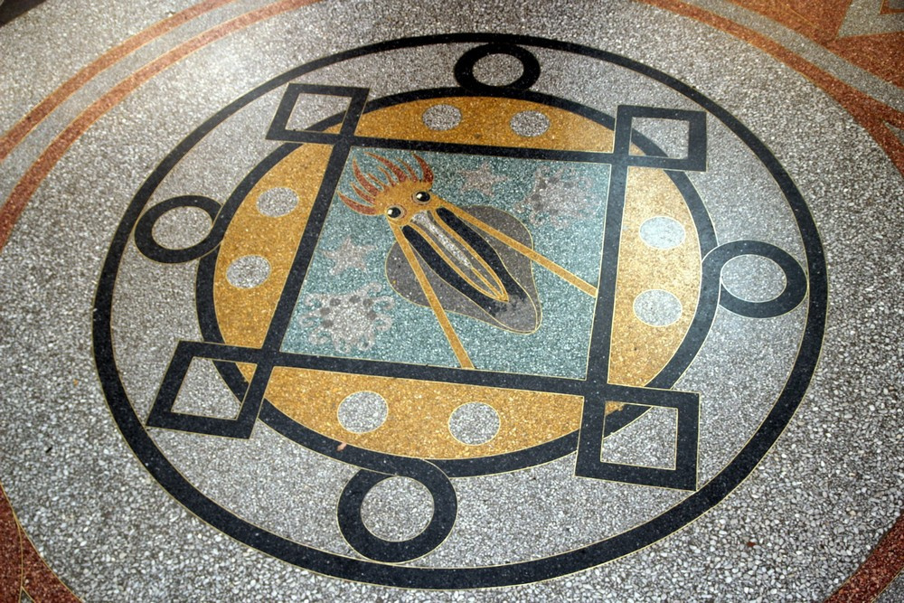 Для украшения интерьеров использована морская символика