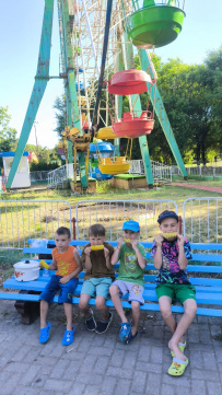 Семейный лагерь на Азовском море: морская дача в Кучугурах