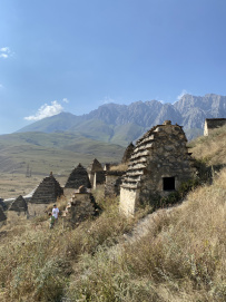 Горный лагерь в Цейском ущелье (Северная Осетия)