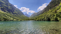 Седой старец Домбай и дети