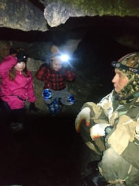 Пещерные дети: однодневный поход в Гурьевские каменоломни (Бяки)