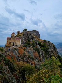 Седой старец Домбай и дети