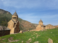 Весенняя Армения: пешком через горы, ущелья и цветущие поля