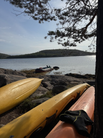 Кемские шхеры и загадочные Кузова. По белому морю на морских каяках (с лодкой)