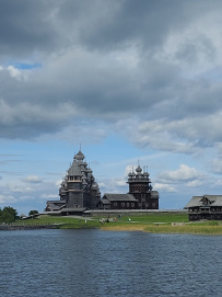Поход под парусами: в Кижи на бригантине