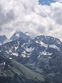 Цветущие склоны Архыза