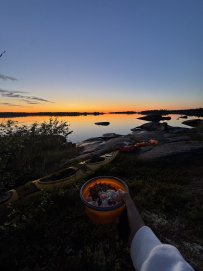 Кемские шхеры и загадочные Кузова. По белому морю на морских каяках (с лодкой)