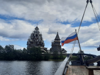 Поход под парусами: в Кижи на бригантине