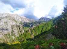 Узбекистан, Лето, весна, зима и снова лето: пеший поход по весенним горам Западного Тянь-Шаня