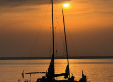 Северо-Запад, Поход под парусами: Три крепости